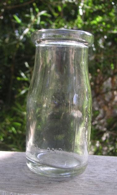 Quarter pint (5 Imperial fluid ounces) cream bottle