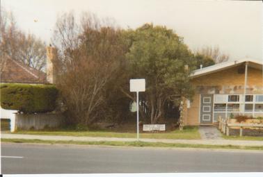 Dr Douglas Renton’s surgery, cnr Point Nepean Road and Hunt Avenue (right).  On left National Bank Manager’s residence.