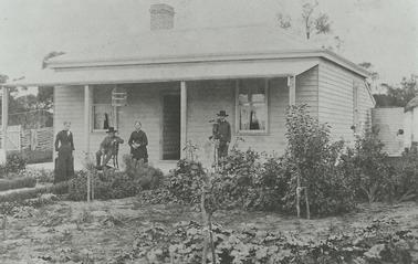 Trueman Family History
written by Linda Olive McKay nee Trueman
Photo of Truemans Cottage, Truemans Road, Tootgarook  