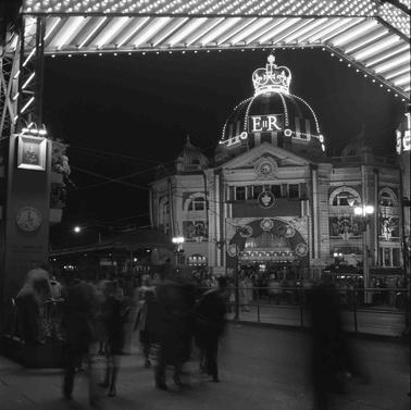 Melbourne, 1954
Melbourne prepared for the visit of Queen Elizabeth II.