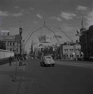 Melbourne, 1954
Melbourne prepared for the visit of Queen Elizabeth II.