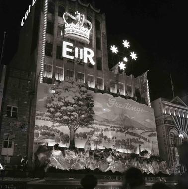 Melbourne, 1954
Melbourne prepared for the visit of Queen Elizabeth II.