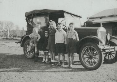 6 children beside 1927 Model T Ford car (belonging to Neville Hazledine) at Rye ca 1936. 