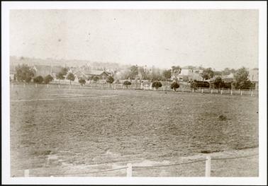 A view from Mornington Park towards Main Street the buildings shown from left to right are
the Courthouse, Old Post Office and Federal House