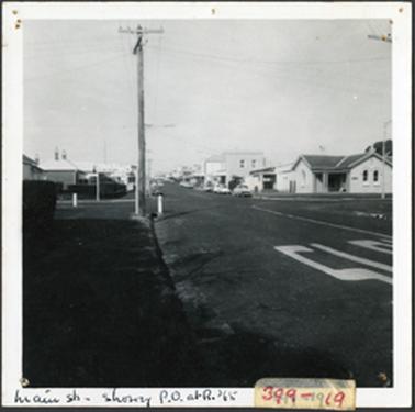 A view of the Main Street, Mornington, looking south old Post Office Building is on the right