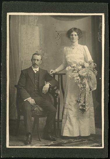 A Wedding photo Harrap Family names unknown